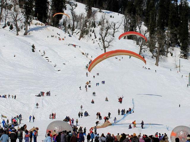 Tourists enjoying with snow at Solang Nullah in Manali. Aqil khan/HT
