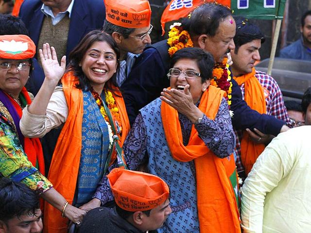 An-AAP-supporter-clicks-a-selfie-with-party-convener-and-New-Delhi-chief-miniterial-candidate-Arvind-Kejriwal-at-his-constituency-in-Panchkuian-Road-New-Delhi-Sushil-Kumar-HT-photo An-AAP-supporter-clicks-a-selfie-with-party-convener-and-New-Delhi-chief-miniterial-candidate-Arvind-Kejriwal-at-his-constituency-in-Panchkuian-Road-New-Delhi-Sushil-Kumar-HT-photo