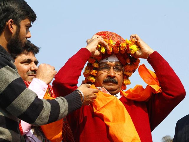 Aam Aadmi Party (AAP) leader Arvind Kejriwal at his party rally ahead of the Delhi assembly elections at Mohan Garden, Uttam Nagar in New Delhi. (Arvind Yadav/HT Photo)