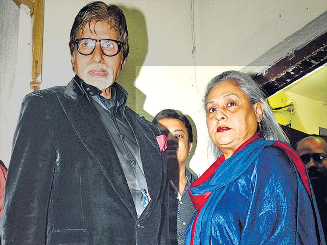 Rekha Once Accidentally Posed Alongside Amitabh Bachchan's Photo & Ran Away  Calling It A “Danger Zone”