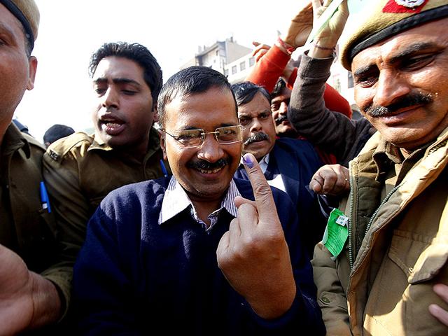 Aam Aadmi Party's chief ministerial candidate Arvind Kejriwal flashes his inked finger with a smile across his face after casting his ballot in the New Delhi constituency. (HT Photo/Arvind Yadav)