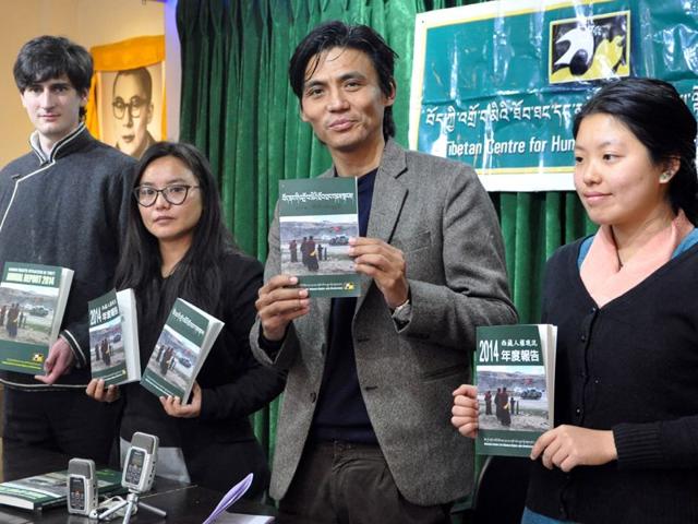 Tsering Tsomo director along with officials of Tibetan Centre for Human Rights and Democracy (TCHRD) releasing its annual report on Human Rights Situation in Tibet at Dharamsala on Saturday. Shyam Sharma/HT