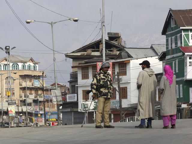 The authorities imposed restrictions in parts of Srinagar on Monday to thwart separatist protests on the death anniversary of parliament attack convict Afzal Guru. Waseem Andrabi/HT