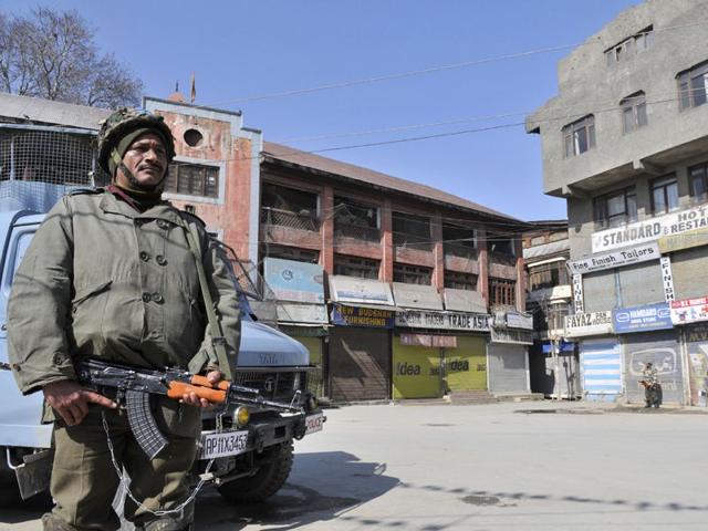 The authorities imposed restrictions in parts of Srinagar on Monday to thwart separatist protests on the death anniversary of parliament attack convict Afzal Guru. Waseem Andrabi/HT