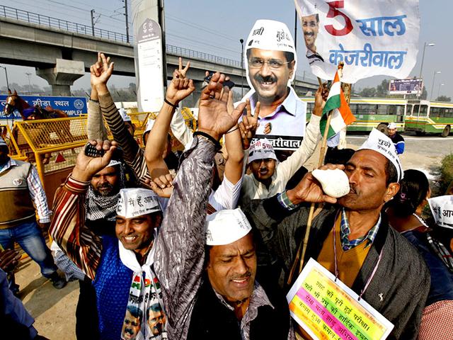 Jubilated AAP supporters near Akshardham temple. (Raj K Raj/ HT Photo)