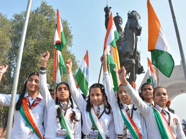 School children waved the Indian national flag, pay tribute to Sham Singh Attariwala on his martyrdom day in Amritsar on Tuesday. Sameer Sehgal/HT