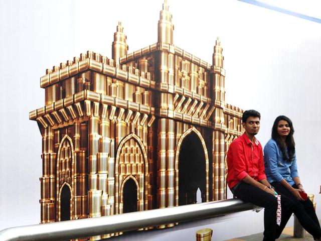 Visitors-pose-next-to-the-Gateway-of-India-mural-at-the-HT-Kala-Ghoda-Arts-Festival-in-Mumbai-Vidya-Subramanian-HT-photo