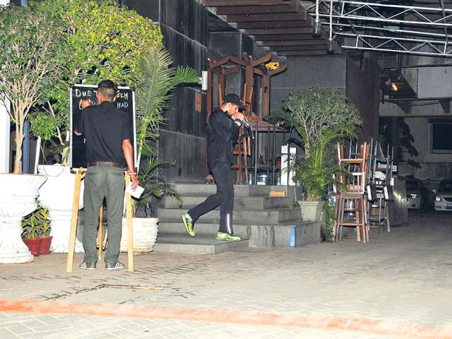 Sidharth Malhotra, caught busy talking on the phone, in Bandra, Mumbai. (Photo: Viral Bhayani)
