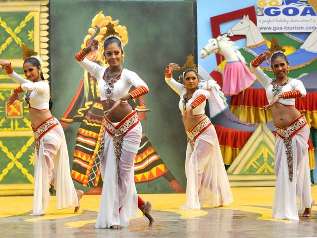 Folk Sri Lankan artists perform at the press preview of the 28th Surajkund International Crafts Mela in Faridabad. (HT Photos)