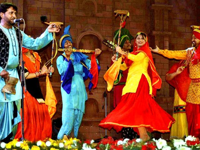 Groovy Pubjab folk artists perform in Natyashala during 29th Surajkund International Craft Mela. (PTI)