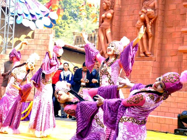 The folk artists from Kyrgyzstan perform at Surajkund mela, in Haryana. (HT Photos)