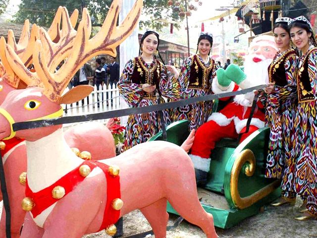 Foreign artists perfrom at the Surajkund International Craft Mela. (PTI)
