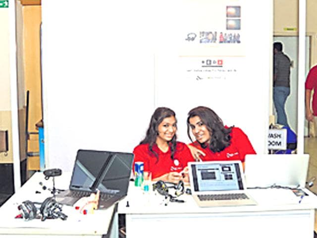 Students-at-a-stall-for-the-otoscope-a-device-that-generates-images-of-the-inner-ear-for-diagnostics-HT-photo Students-at-a-stall-for-the-otoscope-a-device-that-generates-images-of-the-inner-ear-for-diagnostics-HT-photo