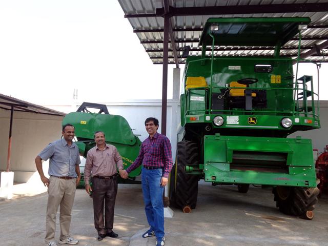 Samar-Singh-left-along-with-his-friends-at-his-hi-tech-agricultural-equipment-centre-Arun-Mondhe-HT-photo Samar-Singh-left-along-with-his-friends-at-his-hi-tech-agricultural-equipment-centre-Arun-Mondhe-HT-photo