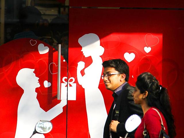 Shops in Mumbai have donned the Valentine's theme ahead of Valentine's Day. (Satish Bate/HT photo)