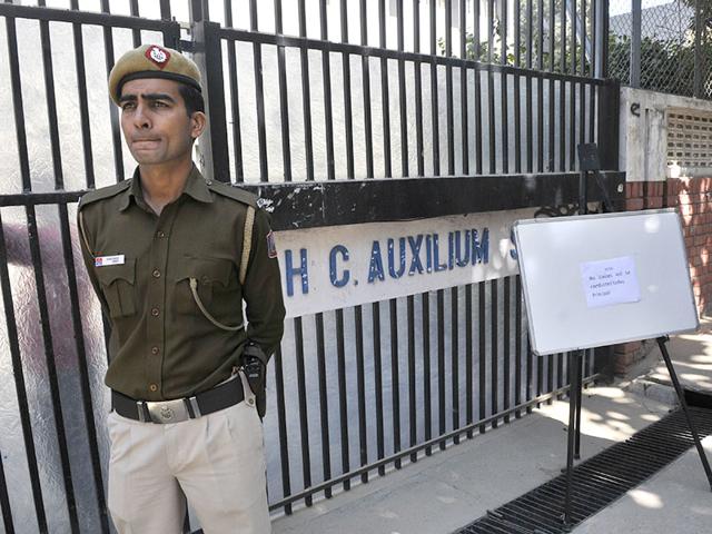 Security-personnel-stand-guard-in-front-of-Holy-Child-Auxilium-School-at-Vasant-Vihar-in-New-Delhi-HT-photo-Vipin-Kumar