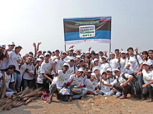 Around 240 students armed with gloves, masks and garbage bags got busy sweeping up the Worli fort in Mumbai as a part of the Hindustan Times Clean My Mumbai initiative. (HT photo)
