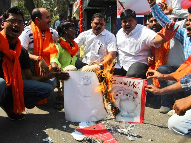 Vishwa Hindu Parishad activists protest against Valentine's Day and burn greeting cards in Thane. (Praful Gangurde/HT photo)