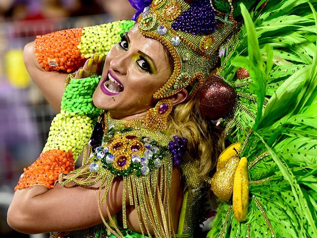 Revelers of the Gavioes da Fiel samba school perform during the second night of carnival parade at the Anhembi Sambadrome in Sao Paulo, Brazil. (AFP photo)