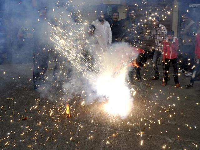 People celebrating India's win over Pakistan in World Cup in Jammu. Nitin Kanotra/HT