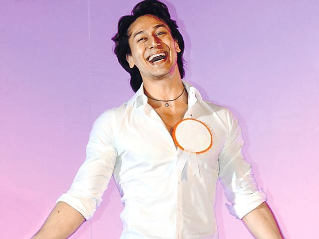 Tiger Shroff flaunting his dancing skills at an event in Mumbai. (HT Photos)