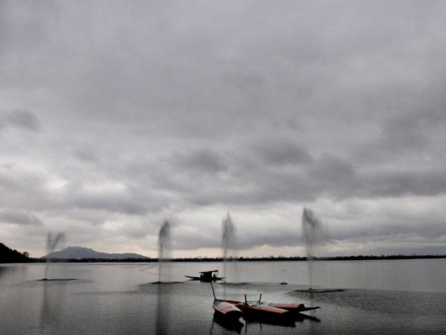 Clouds hover over the Dal Lake in Srinagar. Waseem Andrabi/HT