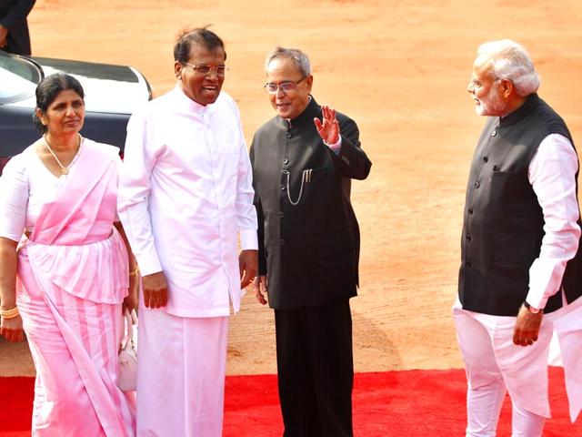 Sri Lankan President Maithripala Sirisena and his wife Jayanthi Sirisena welcomed by Indian President Pranab Mukherjee and Prime Minister Narendra Modi at the forecourt of Rashtrapati Bhavan. (Ajay Aggarwal/HT Photo)
