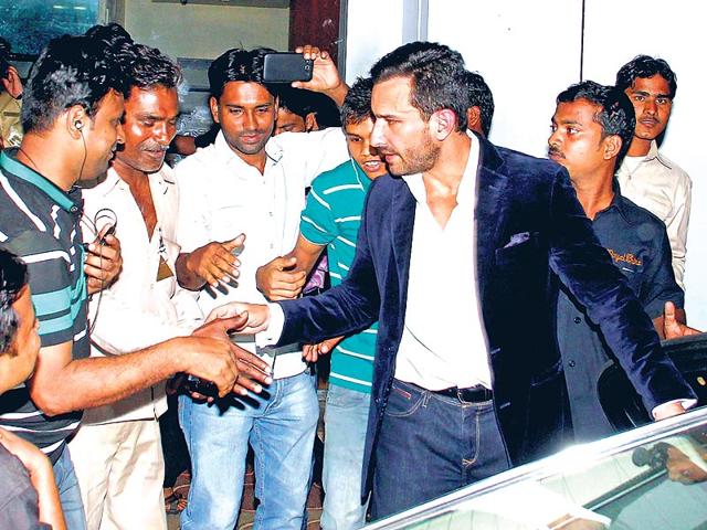 Saif Ali Khan hounded by bystanders for handshakes and photographs. (Photos: Yogen Shah)