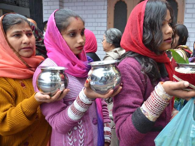 Devotees gathered at Shivala Bhag Bhayian Temple to pay their respect to the Shiva Lingam at on the occasion of the Maha Shivratri in Amritsar. Sameer Sehgal/HT
