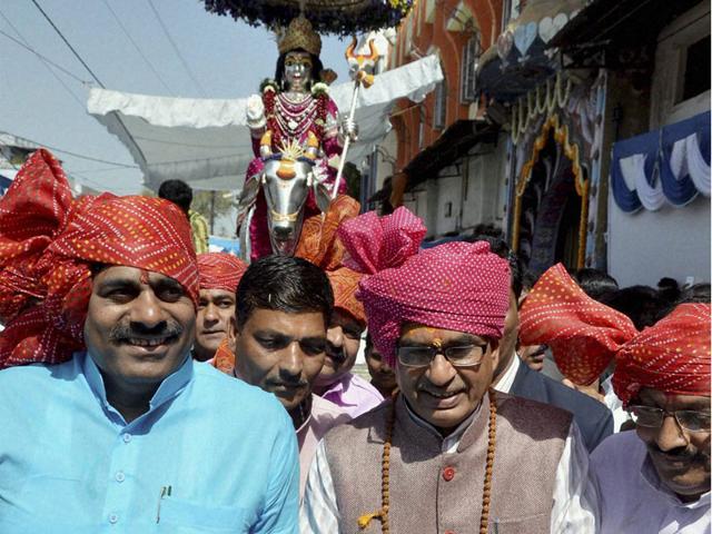 MP chief minister Shivraj Singh Chouhan pulls the chariot of Lord Shankar during 'Shiv Barat' procession taken out in Bhopal on Tuesday. (PTI photo)