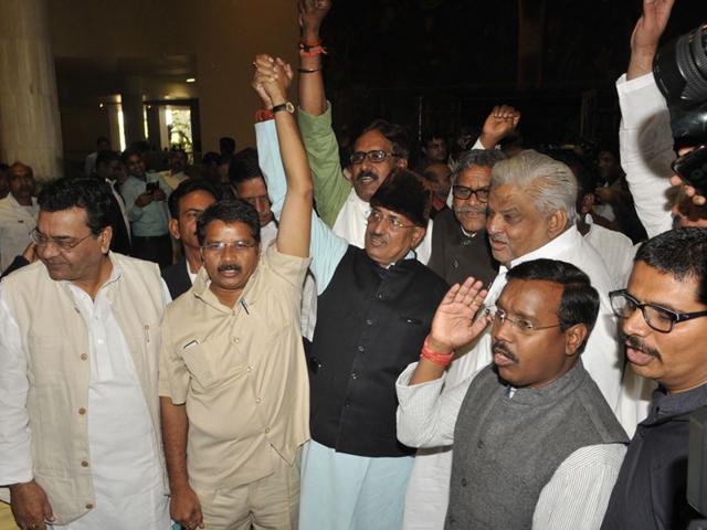 Congress MLAs including leader of opposition Satyadev Katare stage protest in MP assembly after boycotting governor's address on Wednesday. (Praveen Bajpai/HT photo)