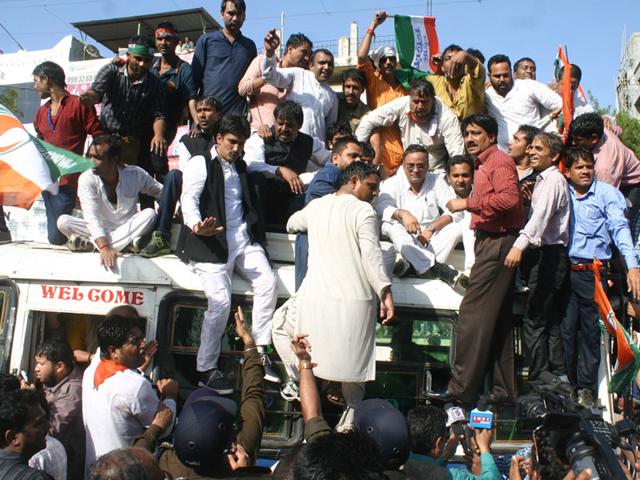 Congress workers being taken away in a police vehicle after they staged a demonstration against PEB scam in Bhopal on Wednesday. (Bidesh Manna/HT photo)