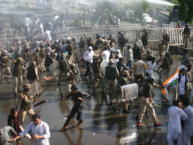Bhopal police use water cannons to disperse Congress workers when they gathered to stage a demonstration against PEB scam in Bhopal on Wednesday. (Bidesh Manna/HT photo)