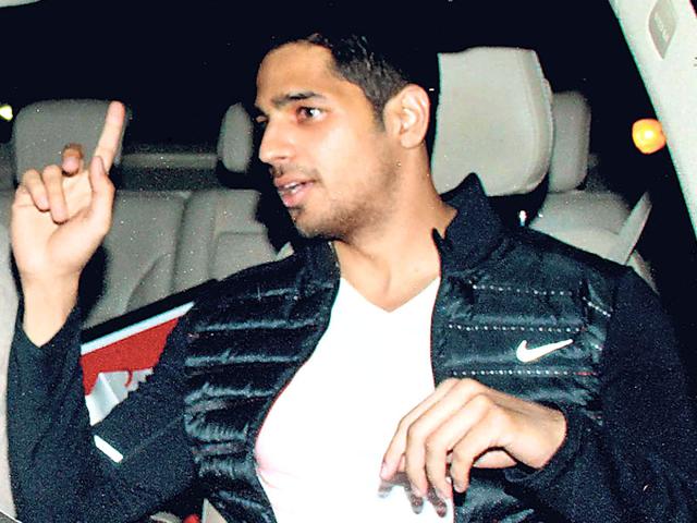 Sidharth Malhotra spotted during a shoot in Mumbai. (Photo: Yogen Shah)
