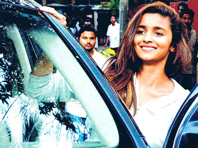 Alia Bhatt flashes her cute smile at a studio in Mumbai. (Photo: Yogen Shah)