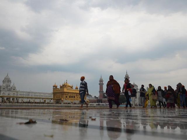 A beautiful view of the Golden Temple on a cloudy day in Amritsar. Sameer Sehgal/HT