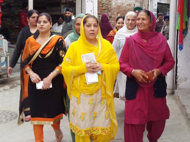 Shiromani-Akali-Dal-candidate-from-ward-number-3-Anandpur-Sahib-Manpreet-Kaur-Arora-centre-campaigning-in-her-ward-on-Friday-HT-PHOTO Shiromani-Akali-Dal-candidate-from-ward-number-3-Anandpur-Sahib-Manpreet-Kaur-Arora-centre-campaigning-in-her-ward-on-Friday-HT-PHOTO