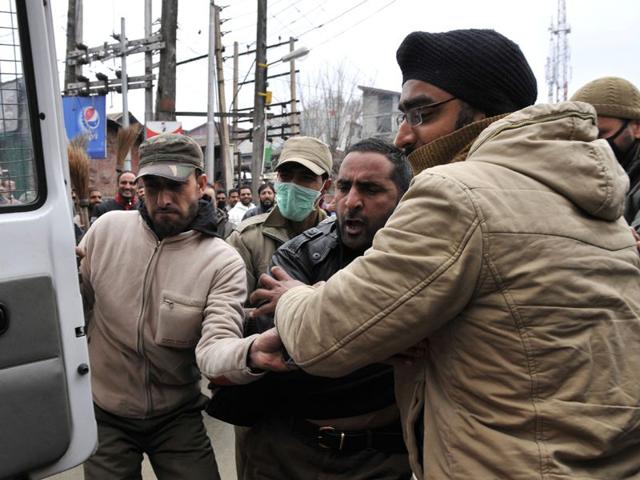 Kashmiri govt employee of Housing and Urban Local Bodies department shouts slogan as police detained him during a protest march in Srinagar. Waseem Andrabi/HT