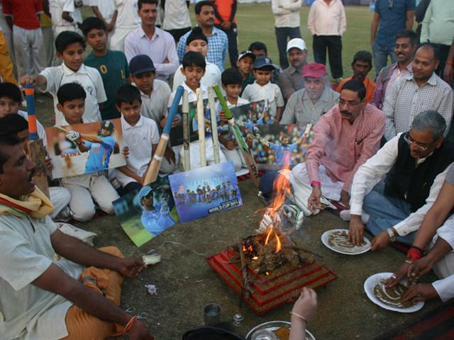 Cricketers and fans perform 'Havan' for India's win against South Africa in the World Cup, in Bhopal on Saturday. (Bidesh Manna/HT photo)