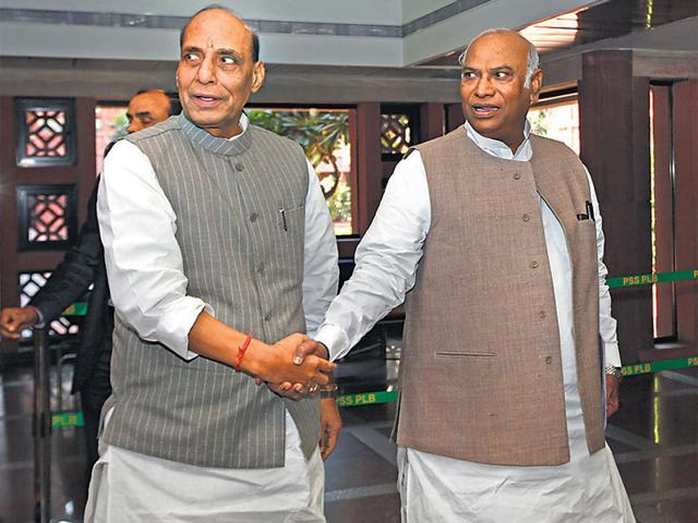 Home-minister-Rajnath-Singh-with-Congress-leader-Mallikarjun-Kharge-at-the-all-party-meeting-on-Sunday-Arvind-Yadav-HT-Photo Home-minister-Rajnath-Singh-with-Congress-leader-Mallikarjun-Kharge-at-the-all-party-meeting-on-Sunday-Arvind-Yadav-HT-Photo