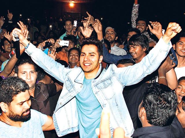 Varun Dhawan meets his fans at a Mumbai multiplex. (Photos: Yogen Shah)