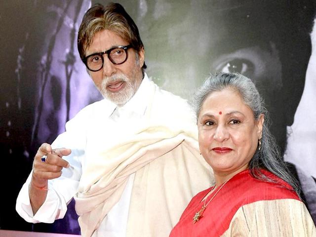 Amitabh Bachchan strikes a pose with wife Jaya Bachchan to Film Heritage Foundation's Fim Restoration workshop at New Liberty Cinema. (PTI)