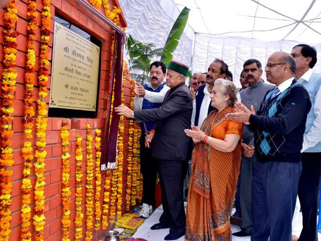 Chief minister Virbhadra Singh laid the foundation stone of the drinking water schemes at Nurpur on Monday. Shyam Sharma/HT