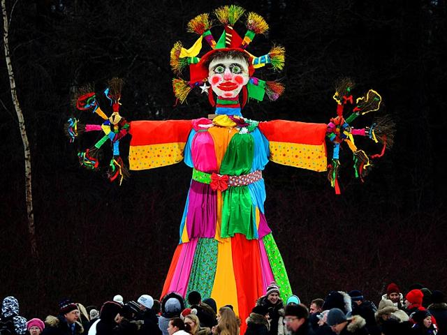 A stuffed character representing Winter is seen during the celebration of Maslenitsa (Shrovetide), an Orthodox Christian symbolic farewell ceremony to winter, in St. Petersburg. (AFP photo)
