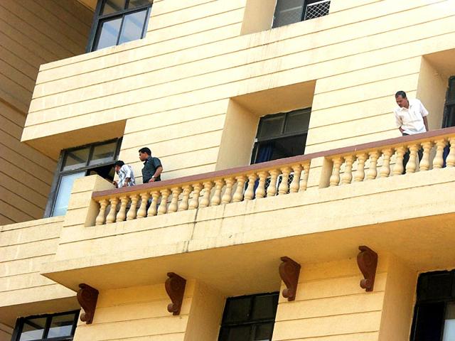 Class 6 Kid Jumped Off Balcony Of Panvel School After Teacher Slapped Him Hindustan Times Panvel is located on the yashwantrao chavan expressway about 21 kilometres from mumbai. panvel school after teacher slapped him