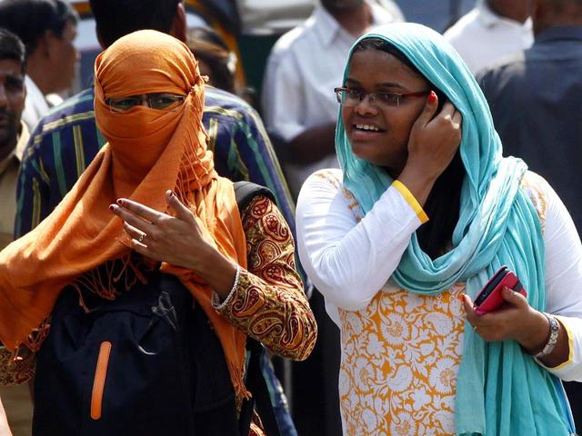 A woman covers up to protect herself from the scorching heat at Andheri, in Mumbai. (Pratham Gokhale/HT photo)