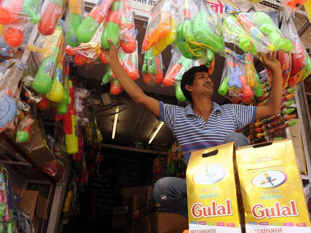 A shopkeeper displays 'pichkaris' in Indore on Wednesday as Holi, the festival of colours, approaches. (Arun Mondhe/HT photo) A shopkeeper displays 'pichkaris' in Indore on Wednesday as Holi, the festival of colours, approaches. (Arun Mondhe/HT photo)
