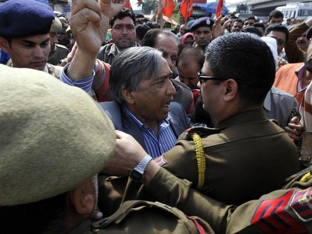 J-K police trying to stop CPI(M) president MY Tarigami during an protest against the government in Jammu on Thursday. Nitin Kanotra/HT