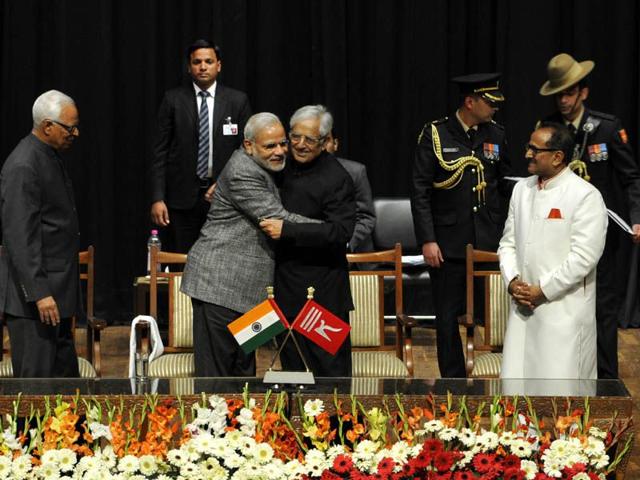 PM Narendra Modi congratulating newly elected chief minister Mufti Mohammad Sayeed after taking oath in Jammu. Nitin Kanotra/HT PM Narendra Modi congratulating newly elected chief minister Mufti Mohammad Sayeed after taking oath in Jammu. Nitin Kanotra/HT