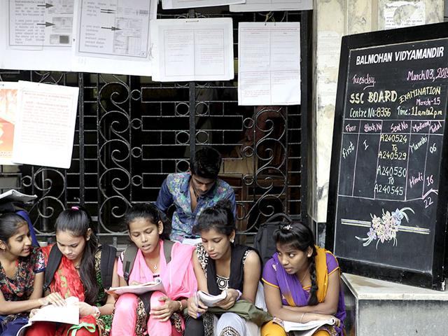 Students-appeared-for-their-SSC-examinations-at-Saraswati-Mandir-School-in-Matunga-Mumbai--Anshuman-Poyrekar-HT-photo